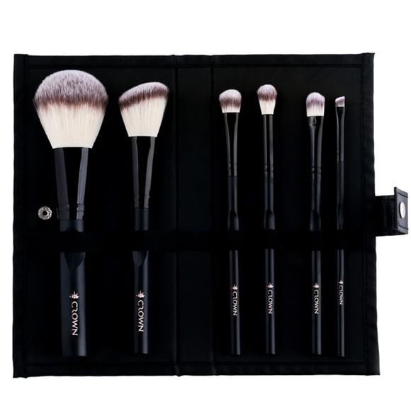 Crown Other - Crown Brush 6 Piece Brush Set